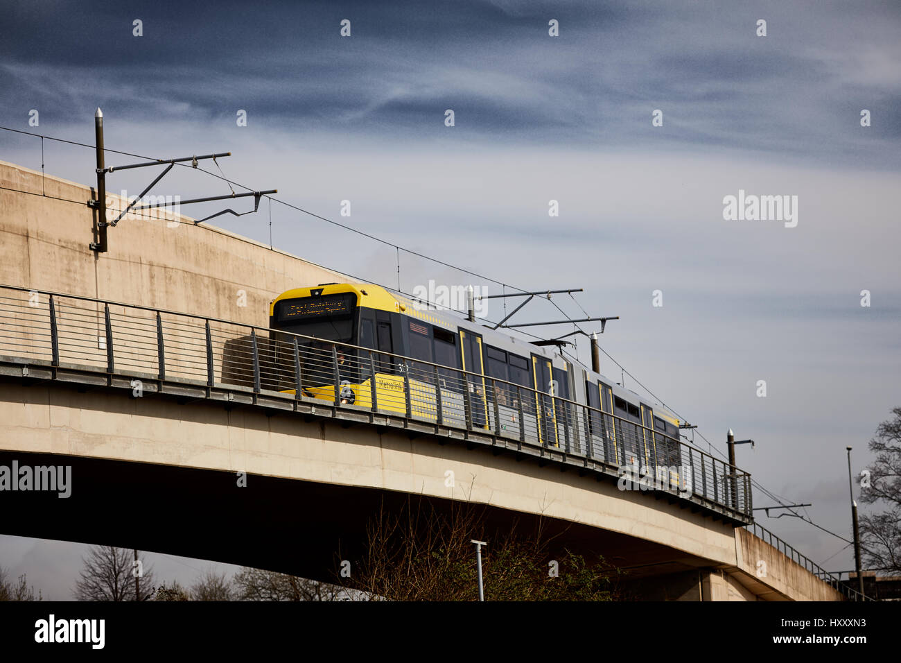 Approche de l'arrêt de tramway Parc Central Ligne Rochdale Oldham Greater Manchester Metrolink train léger sur rail de transmission système Le projet Sharp, England, UK. Banque D'Images