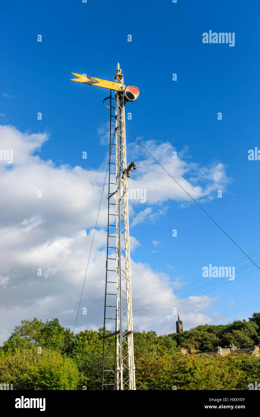Signal sémaphore lointain de fer à prudence, Bo'ness Steam Railway Banque D'Images