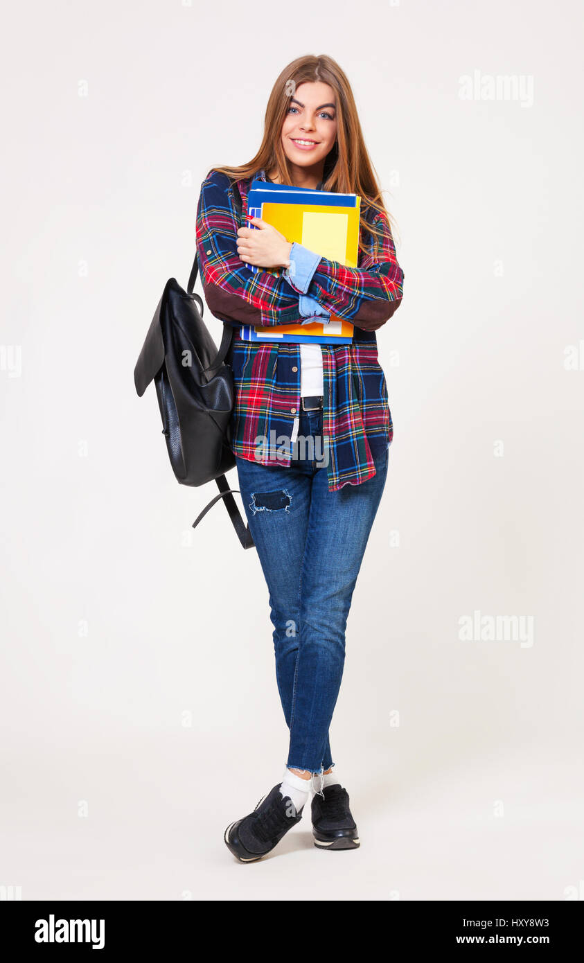 Studio portrait of young beautiful female student with books isolé sur fond blanc. Banque D'Images