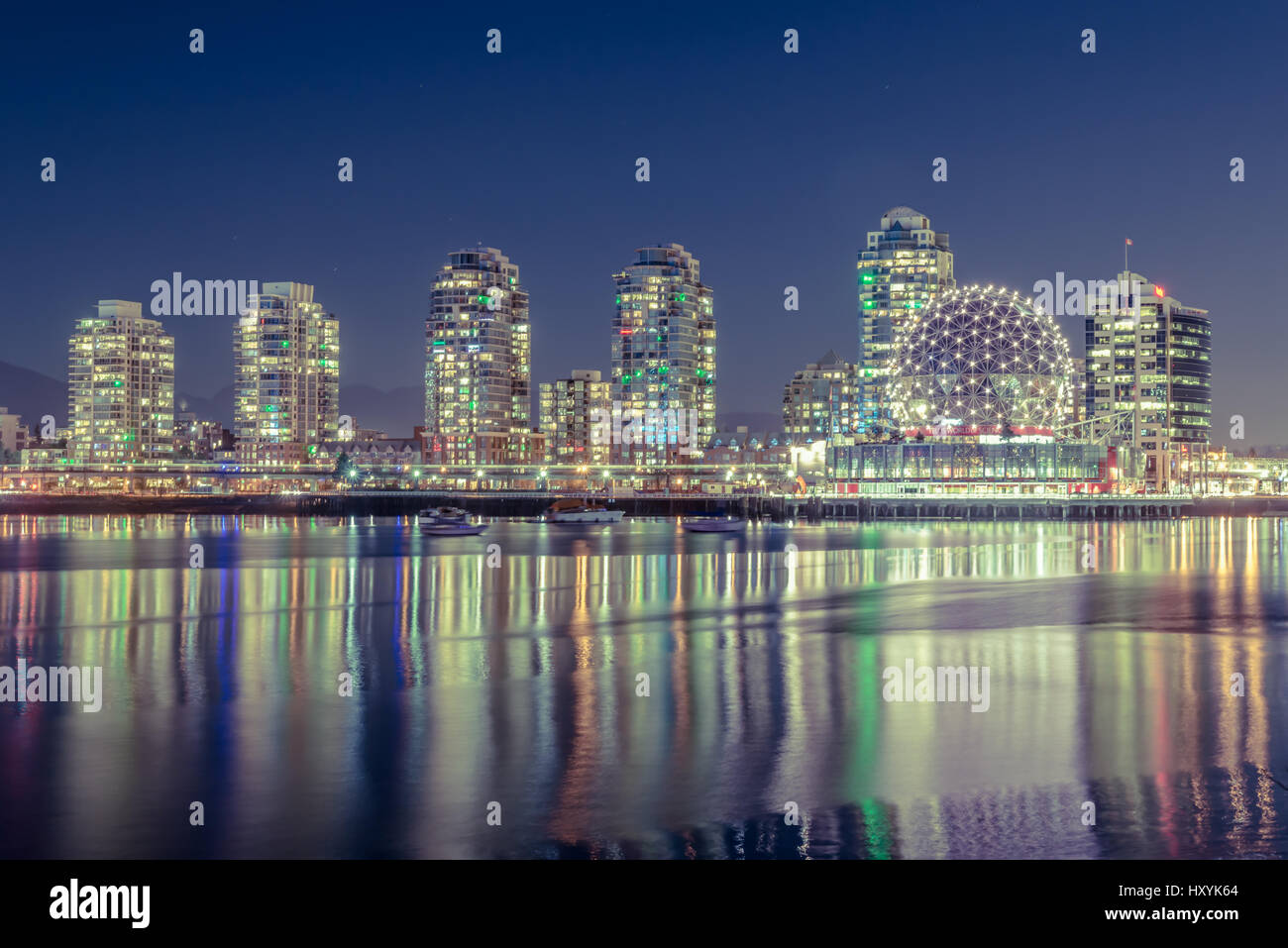 Le Telus World of Science de Vancouver la nuit, British Columbia, Canada. Banque D'Images