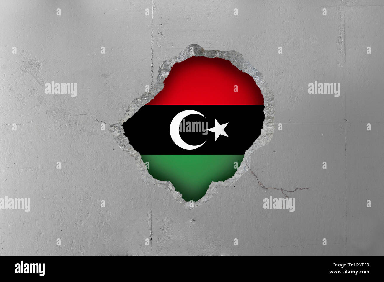 Drapeau libyen derrière un mur de béton. Banque D'Images