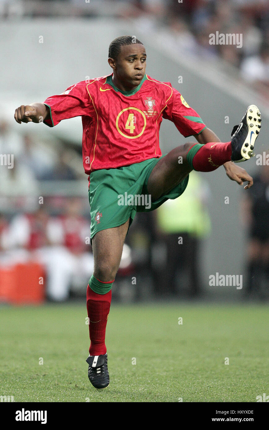 JORGE ANDRADE PORTUGAL & DEPORTIVO LA COROGNE STADE DE LA LUMIÈRE LISBONNE PORTUGAL 04 Juillet 2004 Banque D'Images