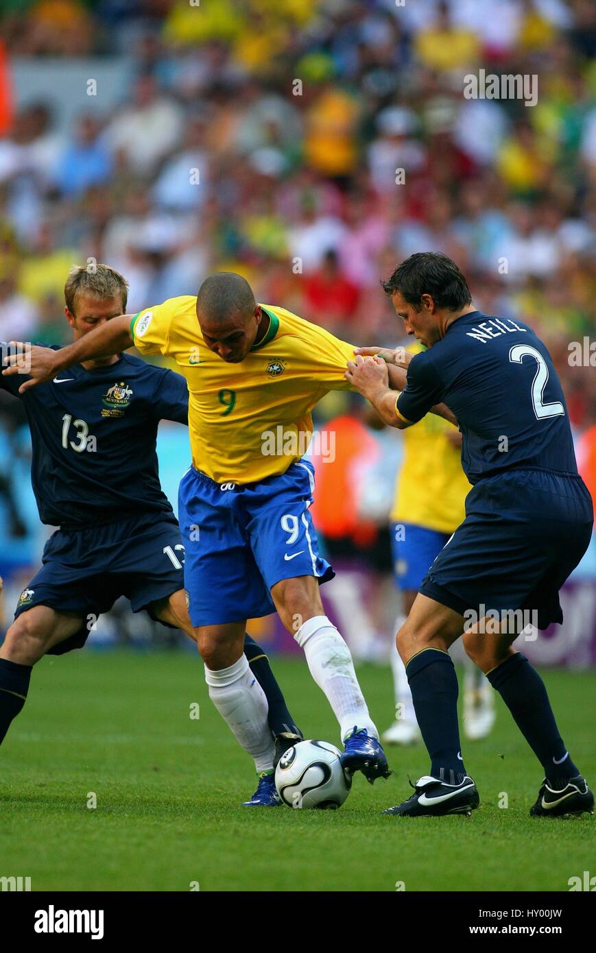 C MOORE RONALDO & LUCAS NEILL V BRÉSIL COUPE DU MONDE AUSTRALIE MUNICH ALLEMAGNE 18 Juin 2006 Banque D'Images