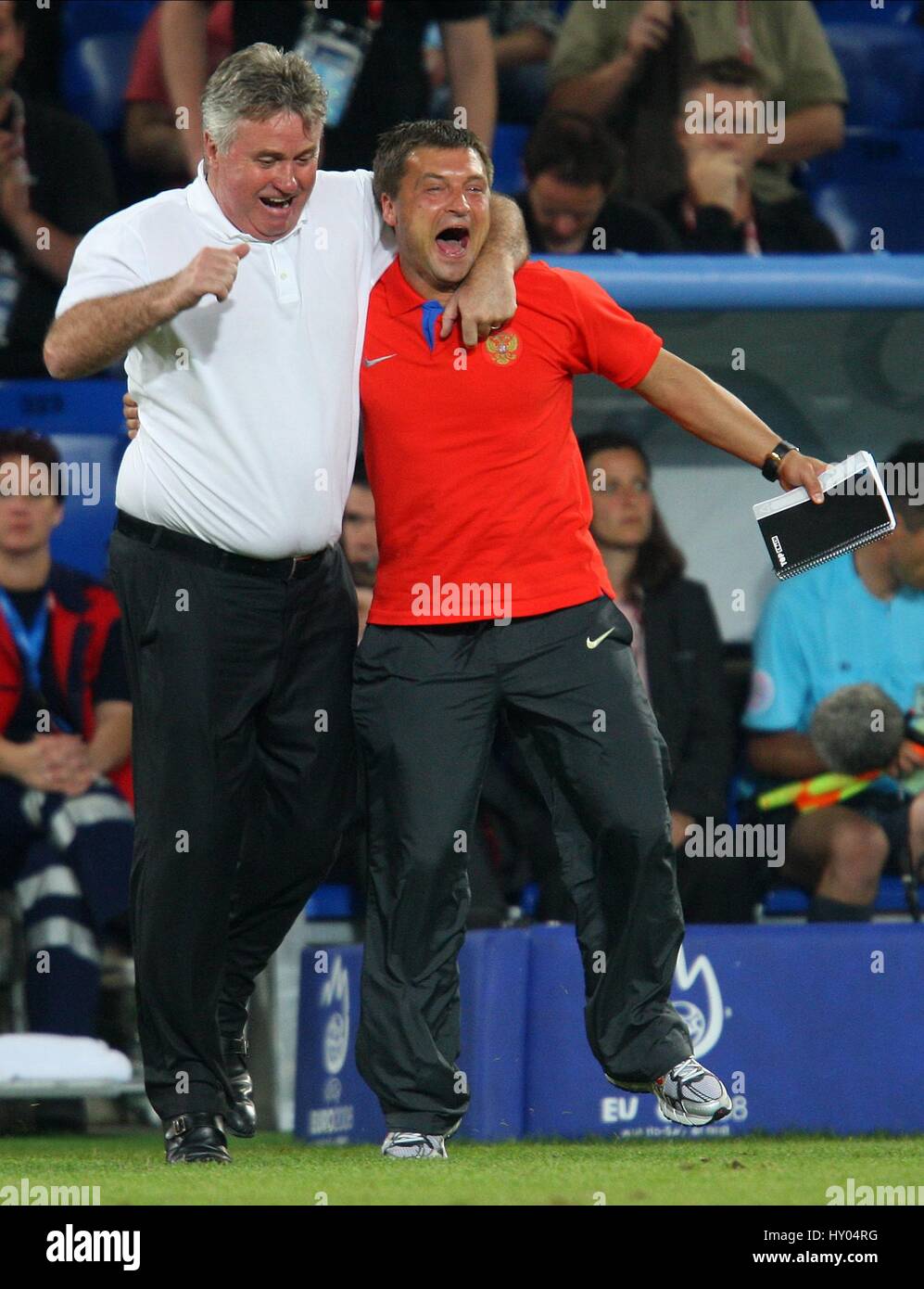 GUUS HIDDINK au coup de sifflet final HOLLAND V RUSSIE ST JAKOB PARK DE BÂLE SUISSE 21 Juin 2008 Banque D'Images
