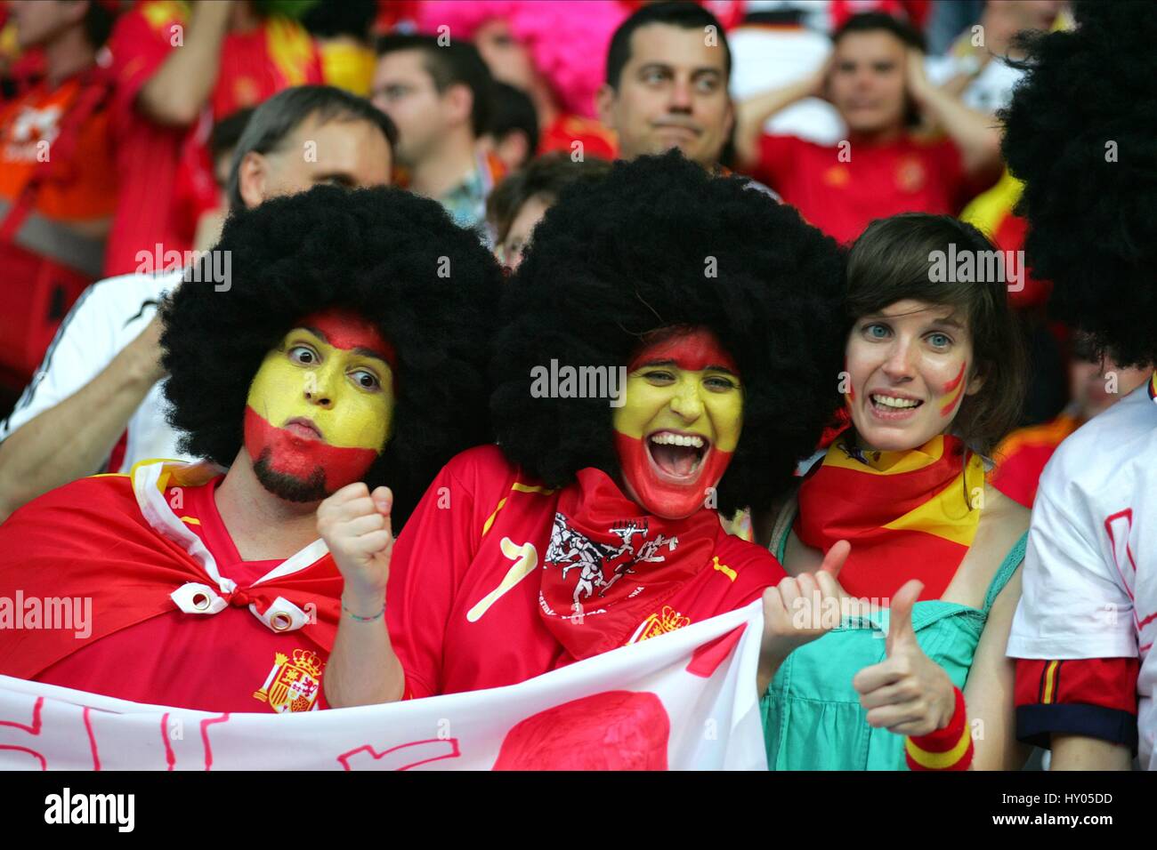 L'ESPAGNOL AVEC DES FANS DE PERRUQUES NOIRES ALLEMAGNE / ESPAGNE-ERNST HAPPEL STADION vienne-AUTRICHE 29 Juin 2008 Banque D'Images