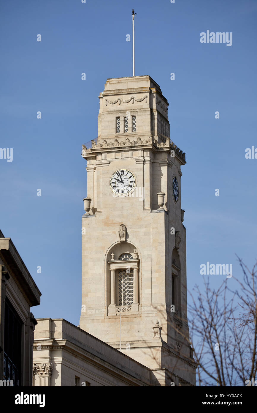 Hôtel de Ville Tour de l'horloge dans le centre-ville de Barnsley, South Yorkshire, Angleterre. UK. Banque D'Images
