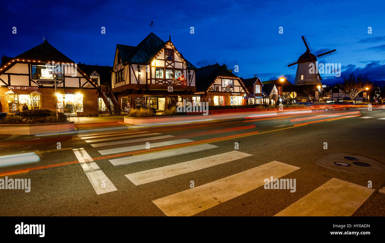 La ville d'inspiration danoise de Solvang, Californie à nuit Banque D'Images