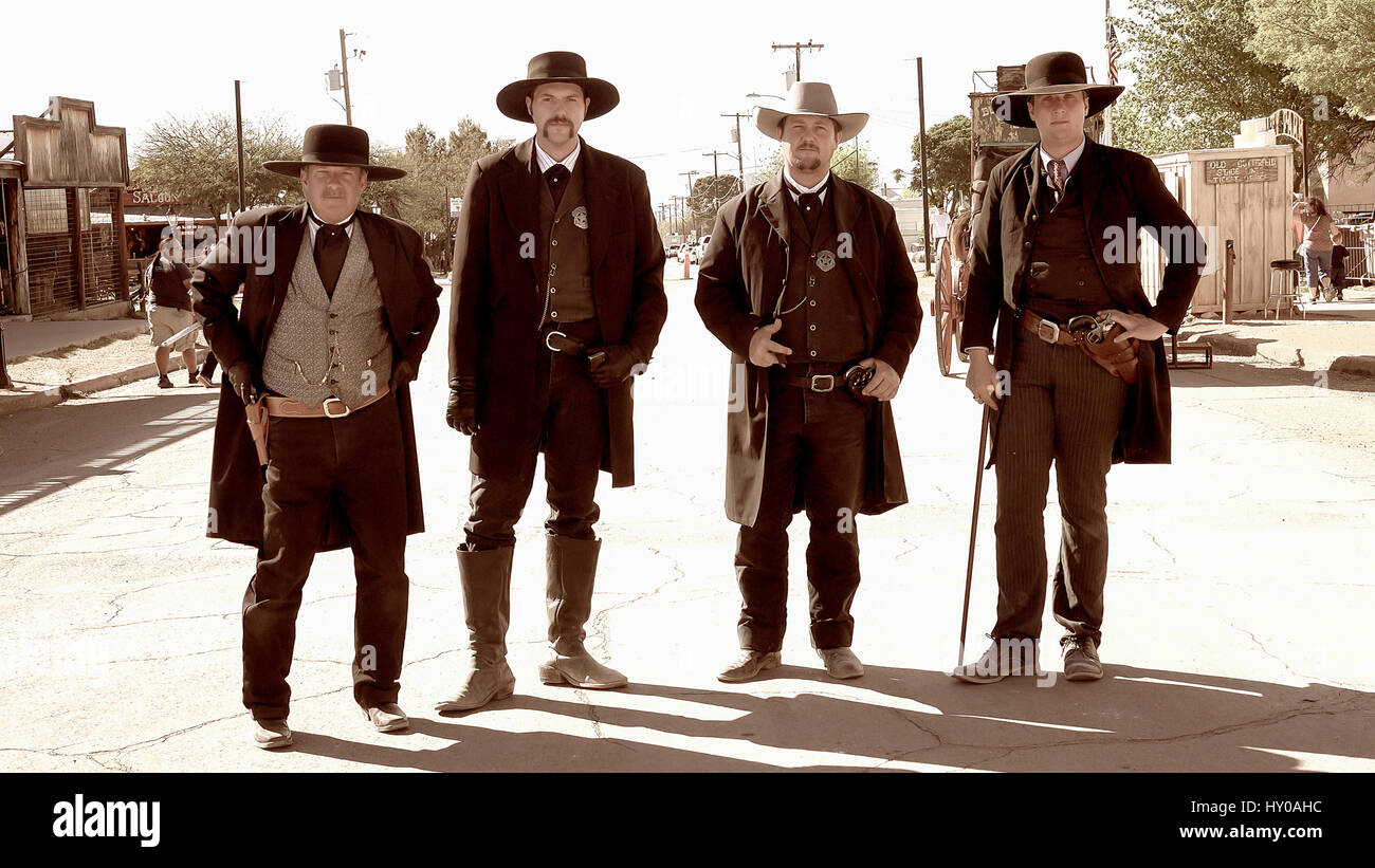 Gunfighters dans les rues de la ville de l'ouest sauvage de Tombstone, en Arizona Banque D'Images