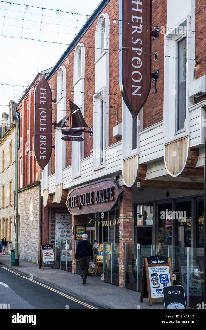 Wetherspoon un pub et un restaurant extérieur, Teignmouth, Devon, UK. Banque D'Images
