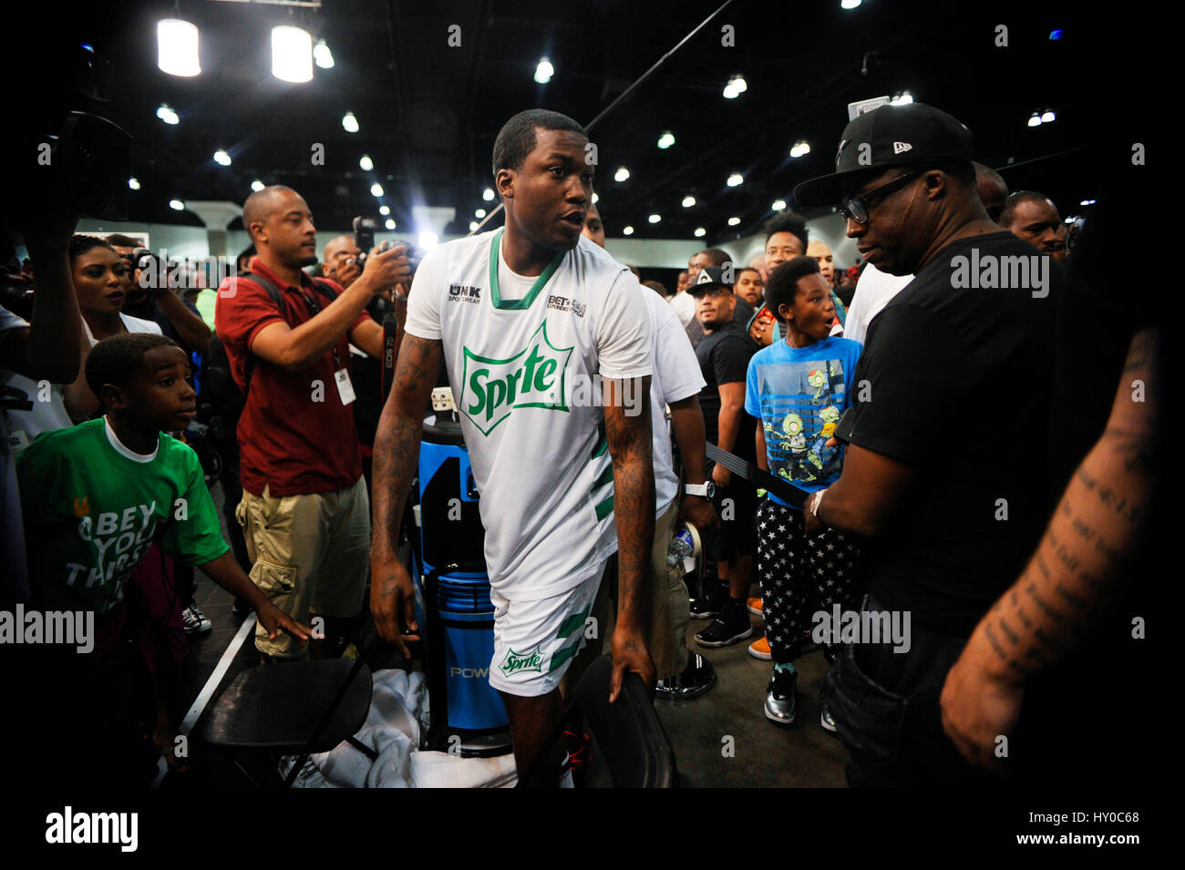 Le rappeur Meek Mill assiste à l'expérience PARI Sprite Celebrity match de basket-ball au Los Angeles Convention Center le 27 juin 2015 à Los Angeles, Californie. Banque D'Images