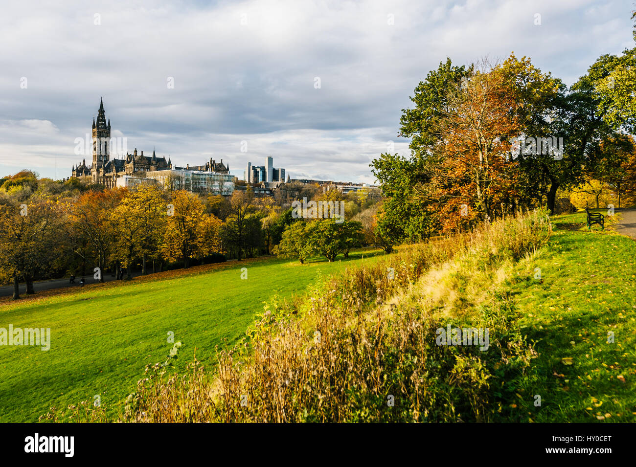Vue de l'Université de Glasgow le parc Kelvingrove Banque D'Images
