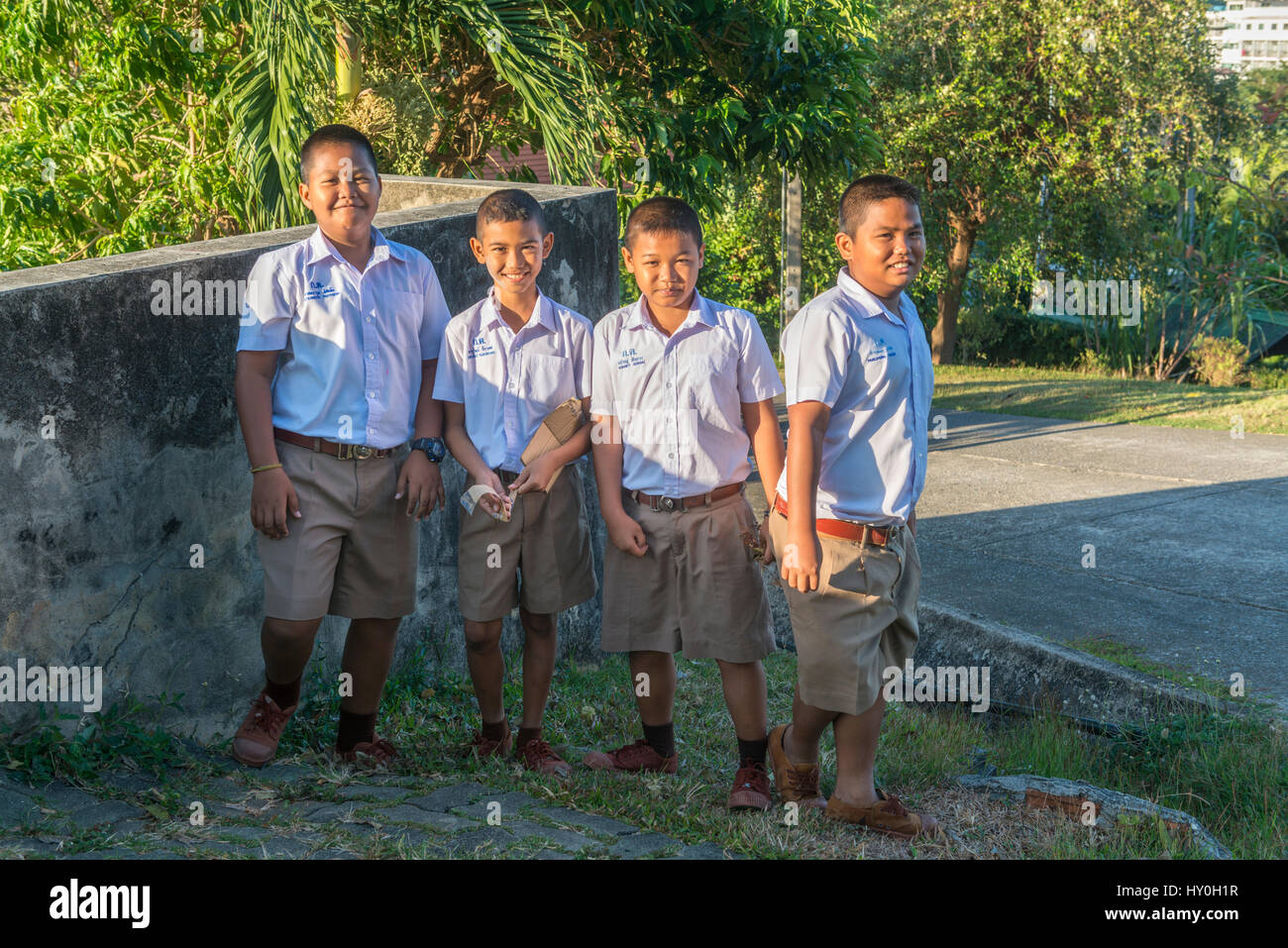 Les élèves garçon dans une école primaire de Phuket, Thailande. 10 =mar-2017 Banque D'Images