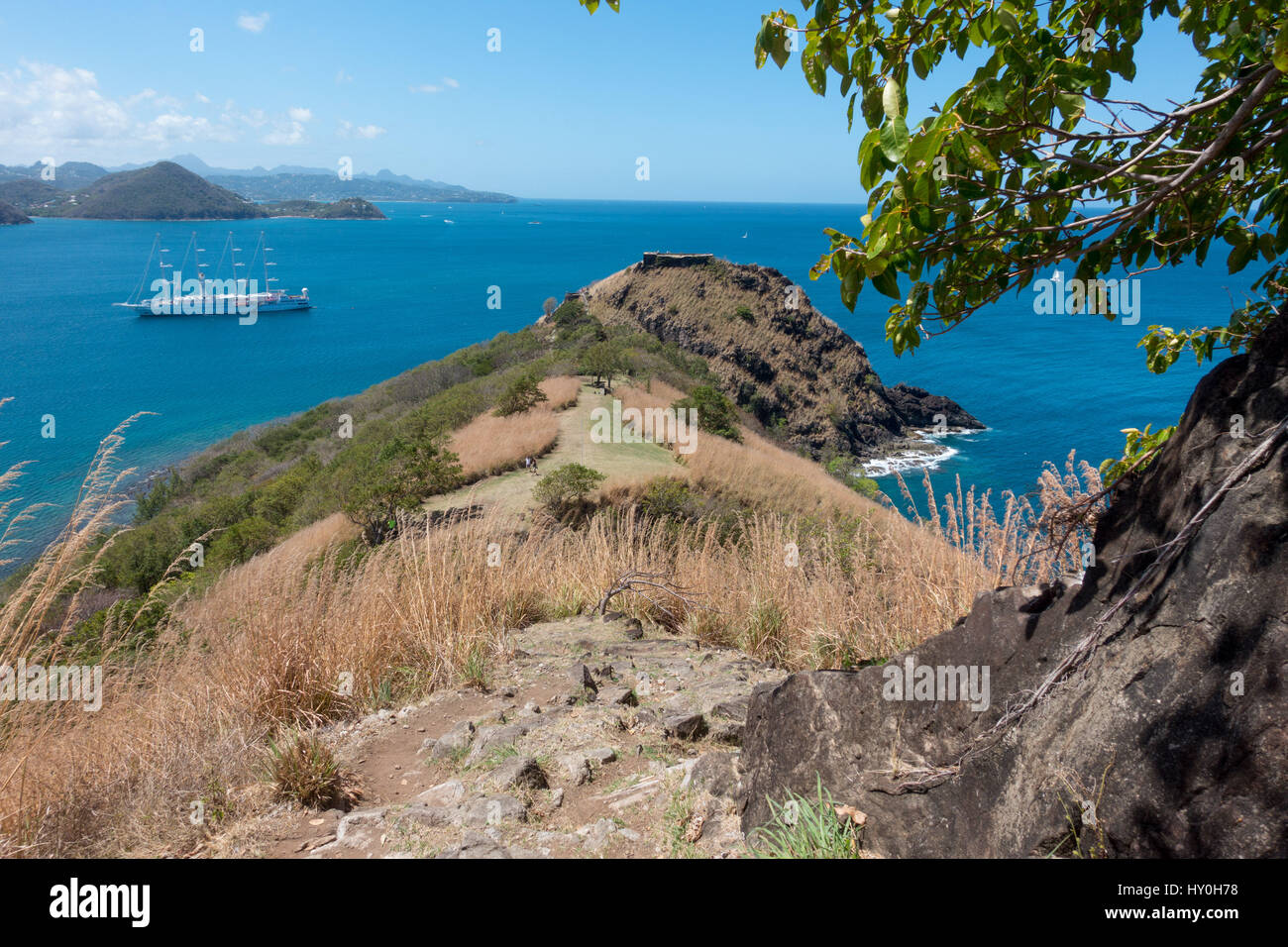 L'île Pigeon sur St Lucia avec Fort Rodney dans l'arrière-plan et de Rodney Bay à gauche Banque D'Images