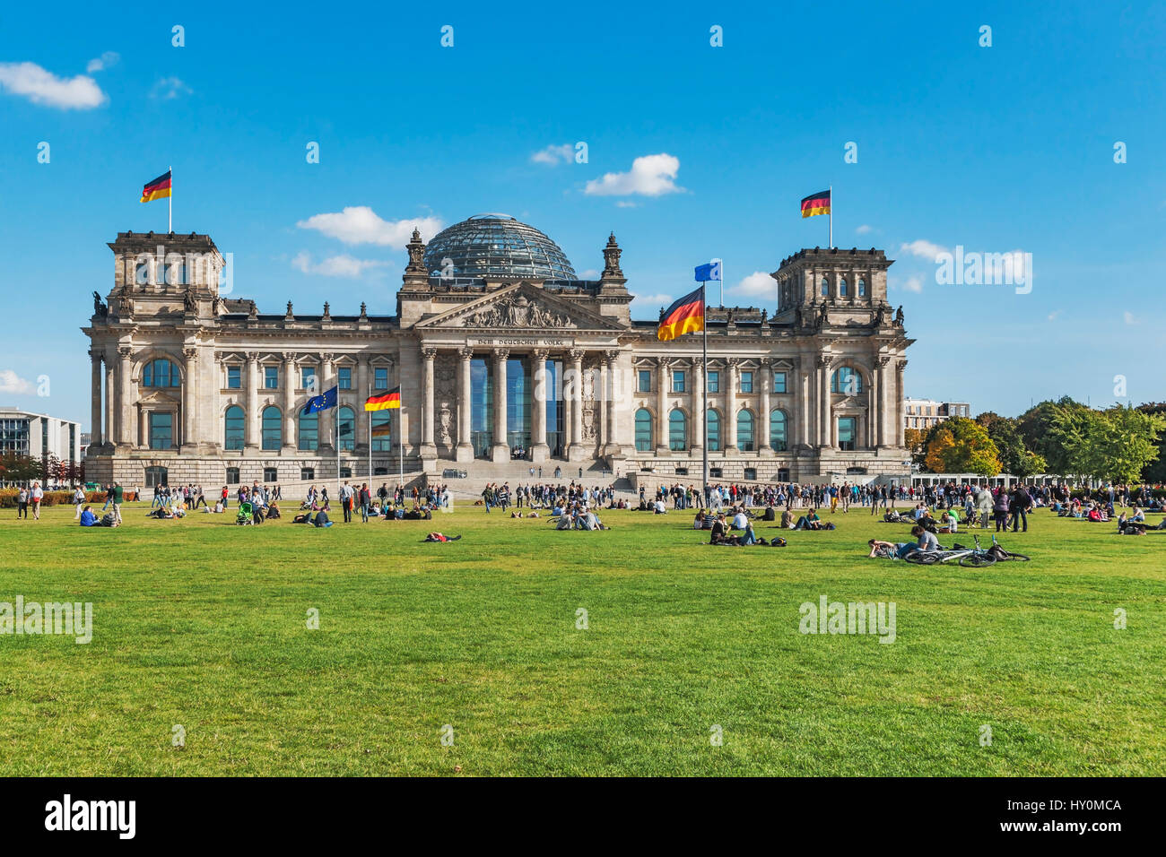 Le bâtiment du Reichstag a été construit entre 1884 et 1894 par Paul Wallott. Depuis 1999, le bâtiment est le siège du Bundestag à Berlin Banque D'Images Le bâtiment du Reichstag a été construit entre 1884 et 1894 par Paul Wallott. Depuis 1999, le bâtiment est le siège du Bundestag à Berlin Banque D'Images