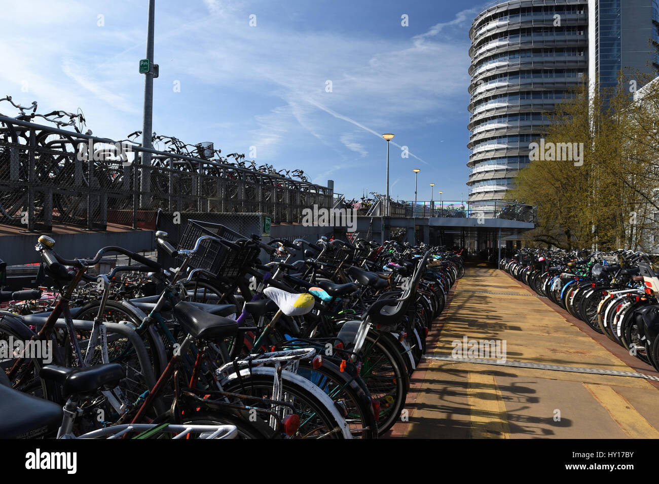 Location parking en plein centre-ville Banque D'Images