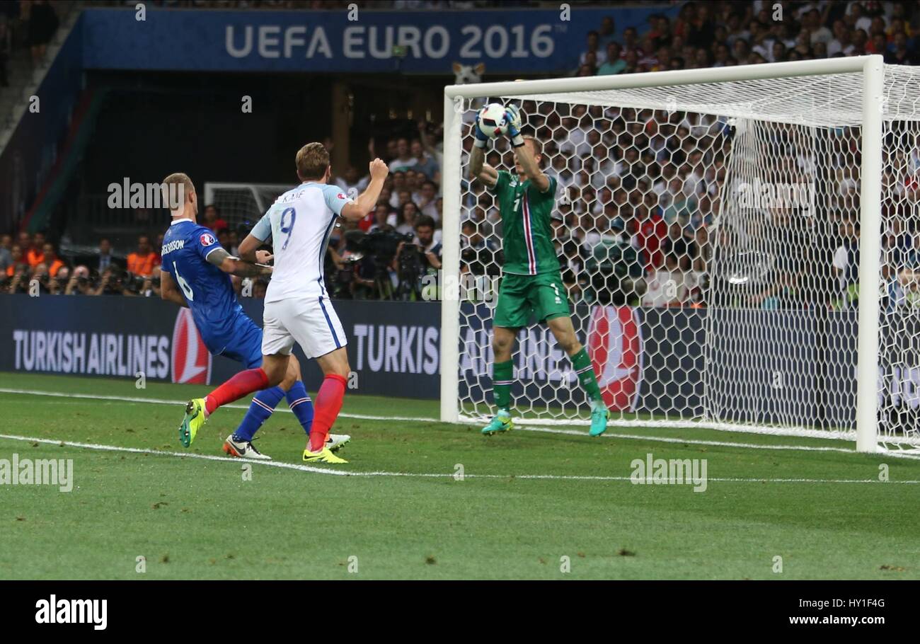 HARRY KANE CHEFS POUR LE BUT ANGLETERRE V ISLANDE EURO 2016 R STADE DE NICE NICE FRANCE 27 juin 2016 Banque D'Images