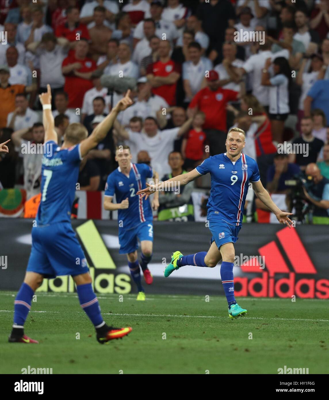 KOLBEINN SIGTHORSSON célébrer l'Angleterre v l'ISLANDE EURO 2016 R STADE DE NICE NICE FRANCE 27 juin 2016 Banque D'Images