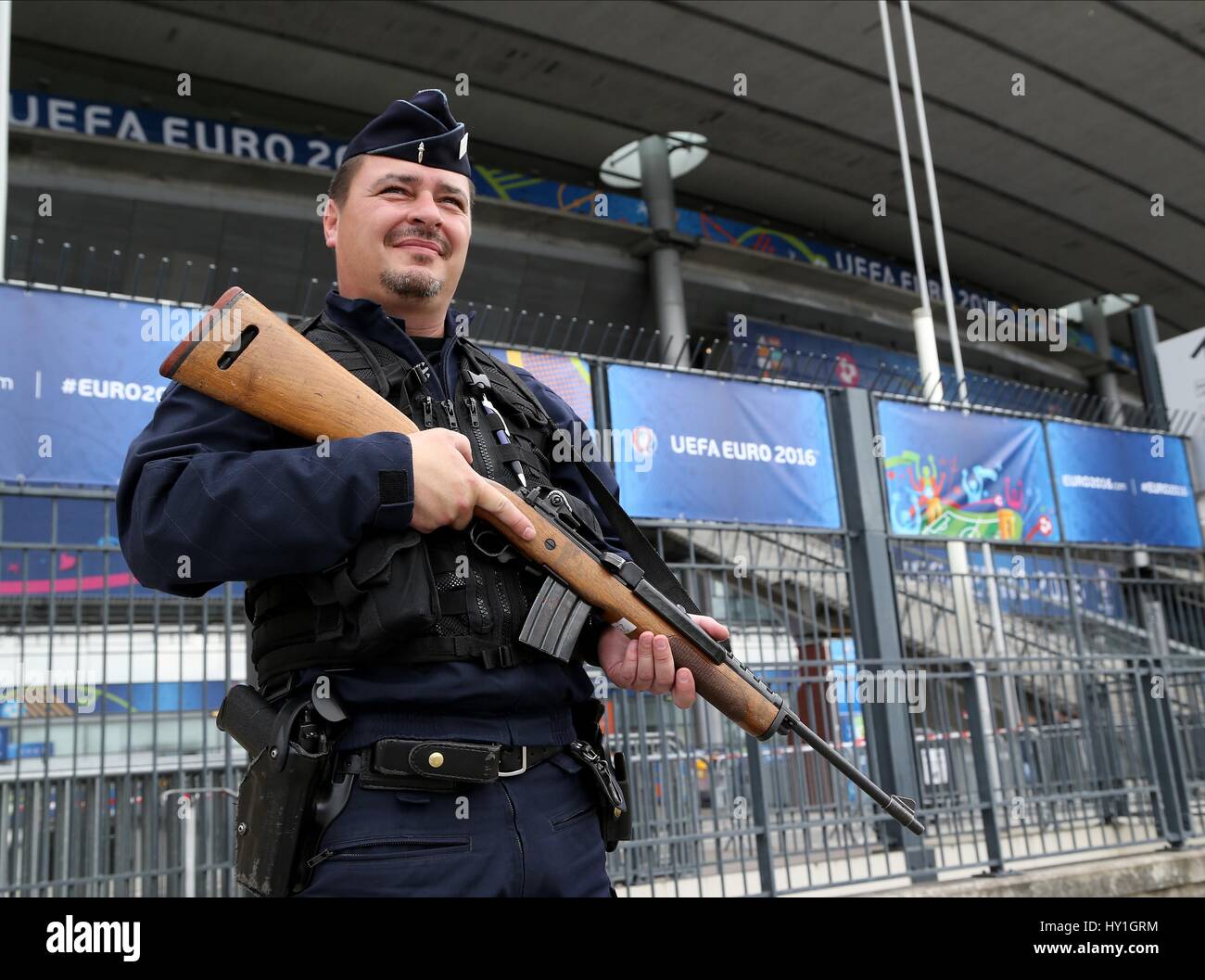 Garde ARMÉE EN PATROUILLE À STADE RÉPUBLIQUE D'IRLANDE / SUÈDE STADE DE FRANCE PARIS FRANCE 13 juin 2016 Banque D'Images