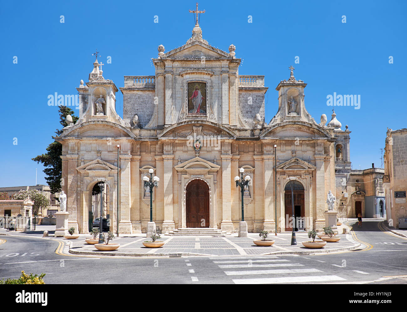 Le point de vue de l'église collégiale de St Paul et la place de la paroisse à Rabat, Malte Banque D'Images