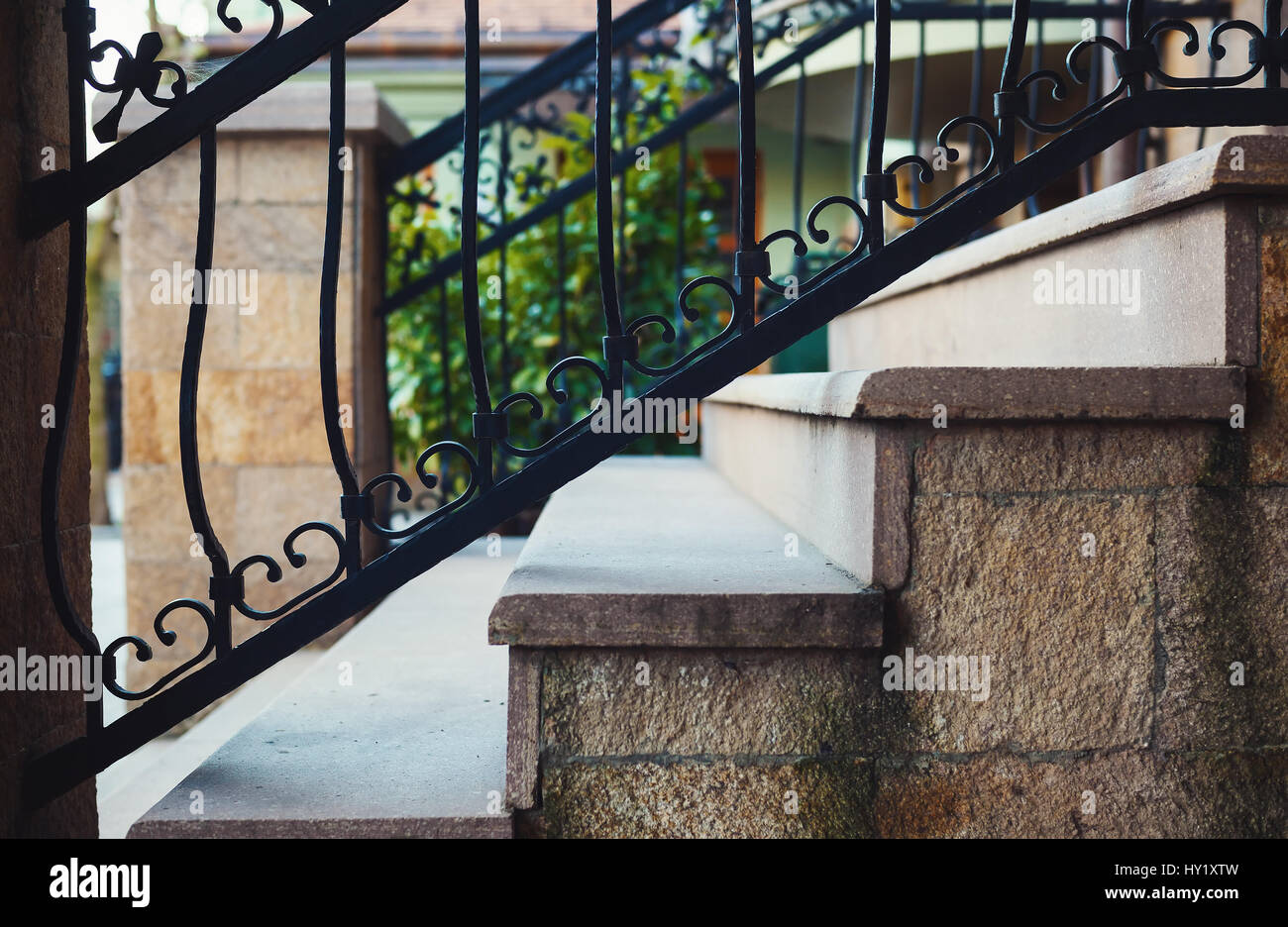 Vue rapprochée sur la décoration d'une clôture et d'une partie d'escaliers. Banque D'Images