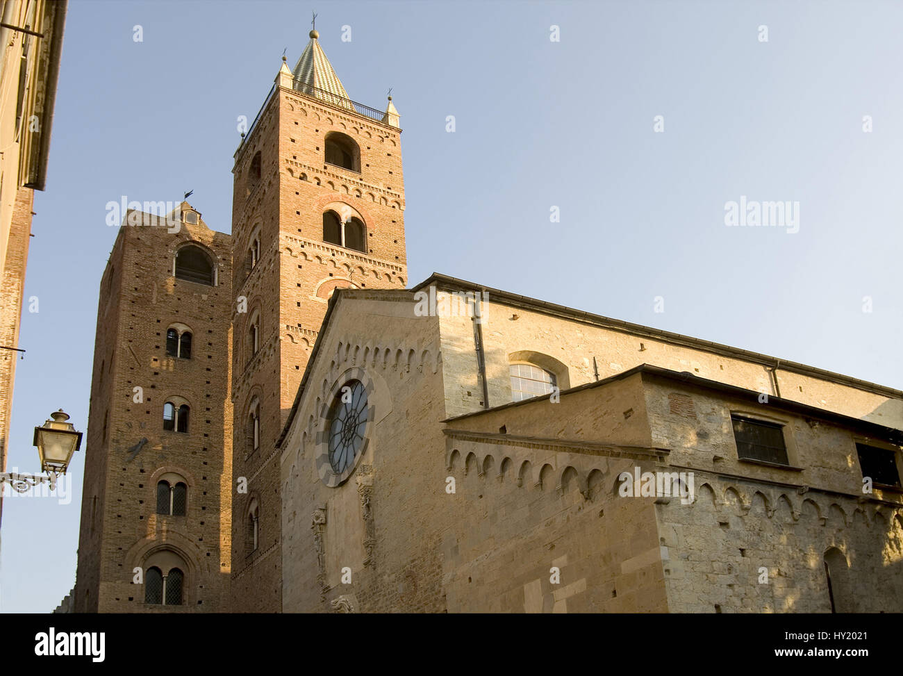 La Cathédrale de San Michele à Albenga à la côte ligure en Ligurie, au nord ouest de l'Italie. Der Duomo San Michele à Albenga an der ligurischen KÃ¼ste, Nord Banque D'Images