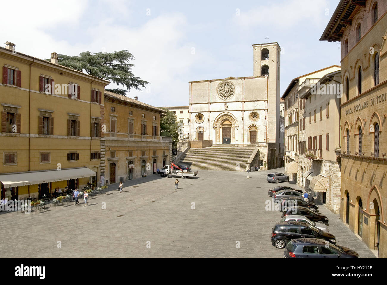 Image de la Piazza del Popolo et la cathédrale Santa Maria Annunziata de Todi en Ombrie, Italie. Der Piazza del Popolo und der der Duomo Santa Maria Ann Banque D'Images