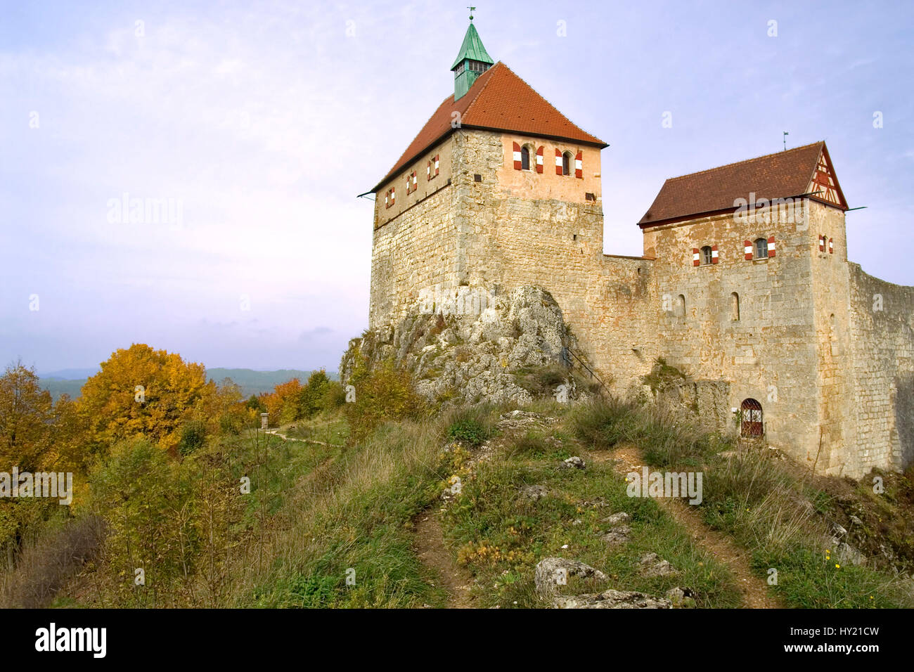 Blick auf die Burg Hohenstein en Bayern, Deutschland. Image du Château Hohenstein le Land allemand de Bavière. Banque D'Images