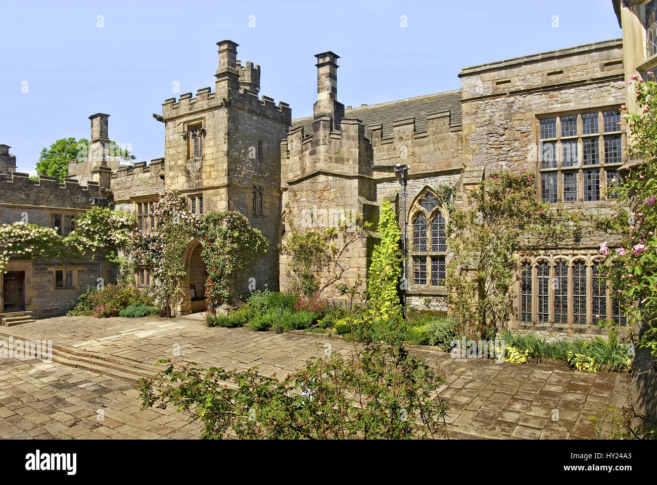 Le château Norman Haddon Hall près de Bakewell, milieu de l'Angleterre. Die Normannische Festung Haddon Hall in der Naehe von Bakewell, Mittelengland. Banque D'Images