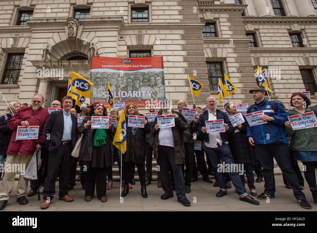 Londres, Royaume-Uni. Mar 31, 2017. Dans une protestation au bâtiment du Trésor le PCS union européenne a demandé au gouvernement d'abandonner la poursuite de 1  % du salaire pour les travailleurs du secteur public et au lieu de négocier une augmentation juste au-dessus du taux d'inflation. Crédit : David Rowe/Alamy Live News Banque D'Images