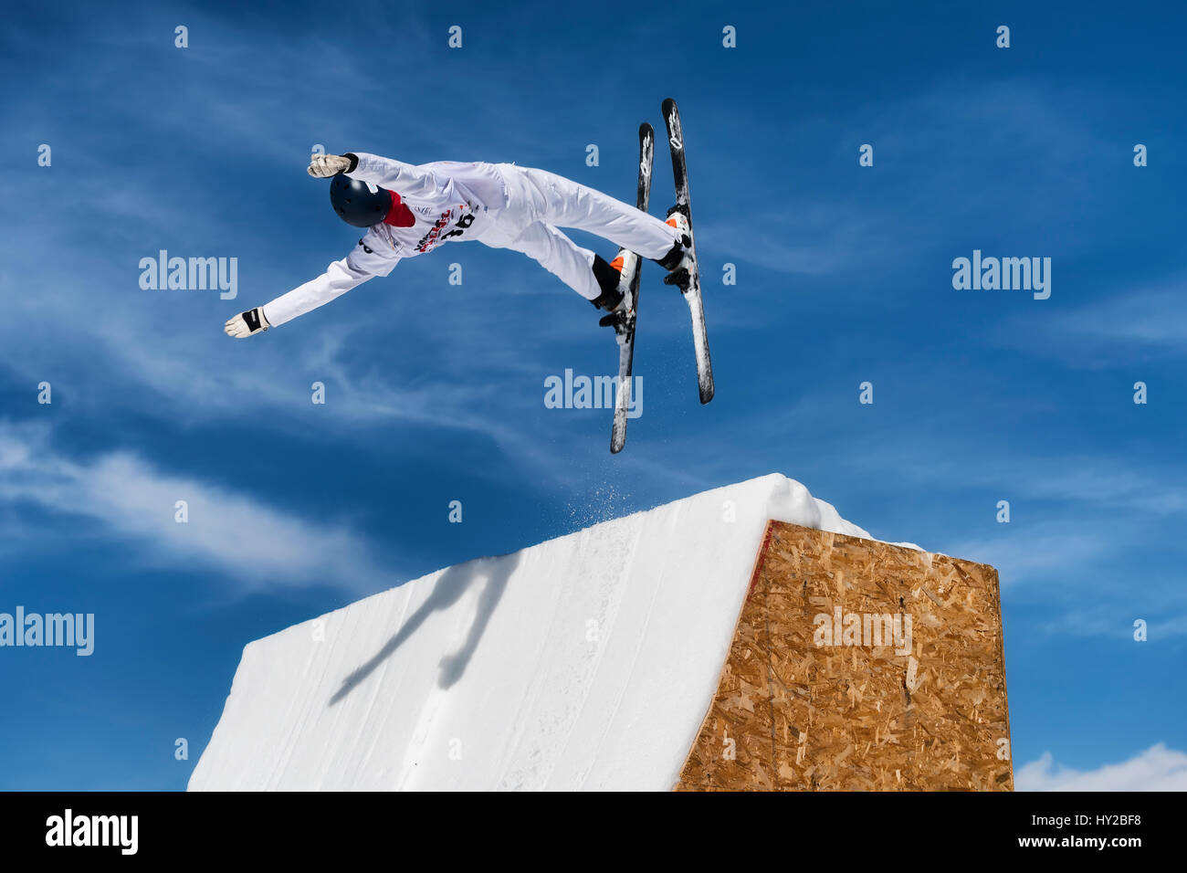 Chiesa in Valmalenco, Italie,. 31 mars, 2017. Coupe d'Europe FIS de Ski acrobatique, saut de l'athlète : Crédit Federico Rostagno/Alamy Live News Banque D'Images
