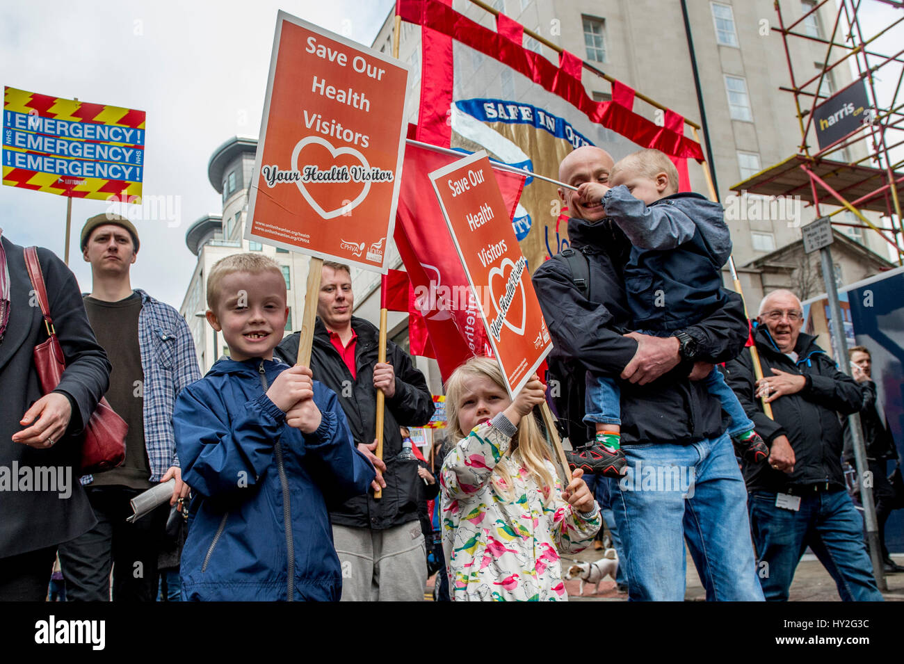 Leeds, UK. 1er avril 2017. A environ 1000 Lutte contre les militants d'enregistrer le NHS est allé(e) à un rassemblement en mars et le centre-ville de Leeds, Yorkshire Crédit : Mark Harvey/Alamy Live News Crédit : Mark Harvey/Alamy Live News Banque D'Images