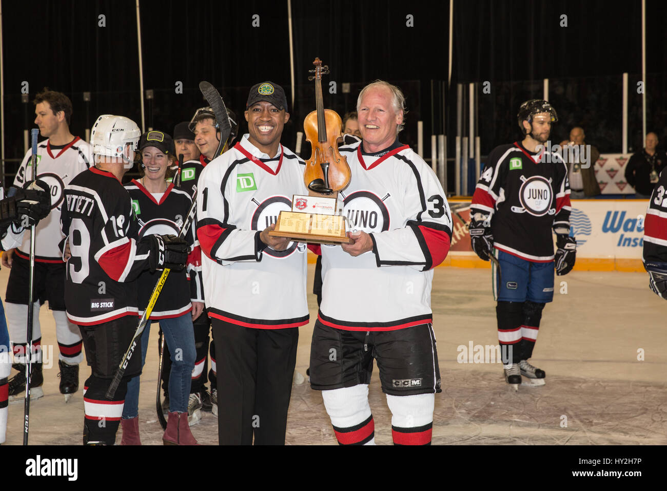 Ottawa, Canada. Mar 31, 2017. Bull2kill records prendre sur anciens de la LNH dans la 14e édition annuelle de la Coupe Juno, au profit de Musicompte. Credit : Bobby Singh/Alamy Live News Banque D'Images