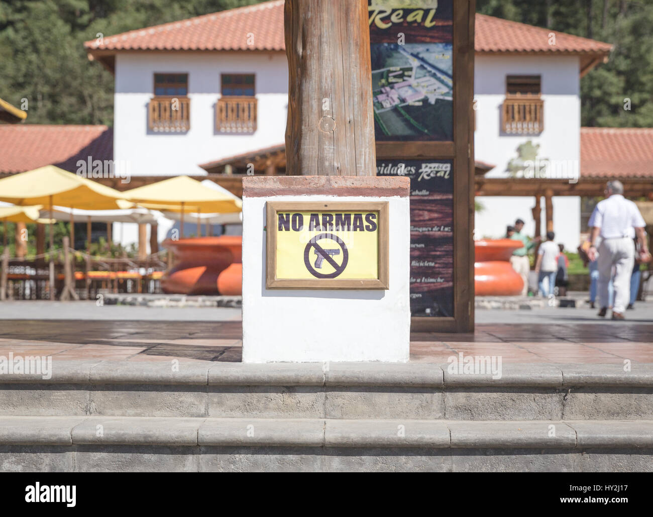 ''Pas de Armas'' (Pas d'armes à feu) dans le marché public au Guatemala, en Amérique centrale. Banque D'Images