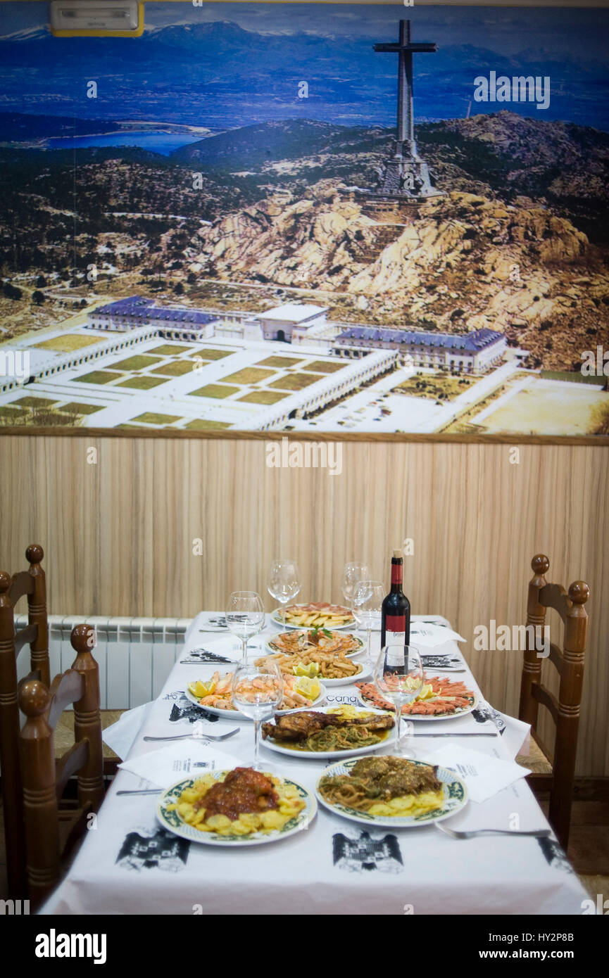 El Cangrejo Bar restaurant à la Solana, Ciudad Real, Espagne, rend hommage au dictateur espagnol Francisco Franco. Banque D'Images