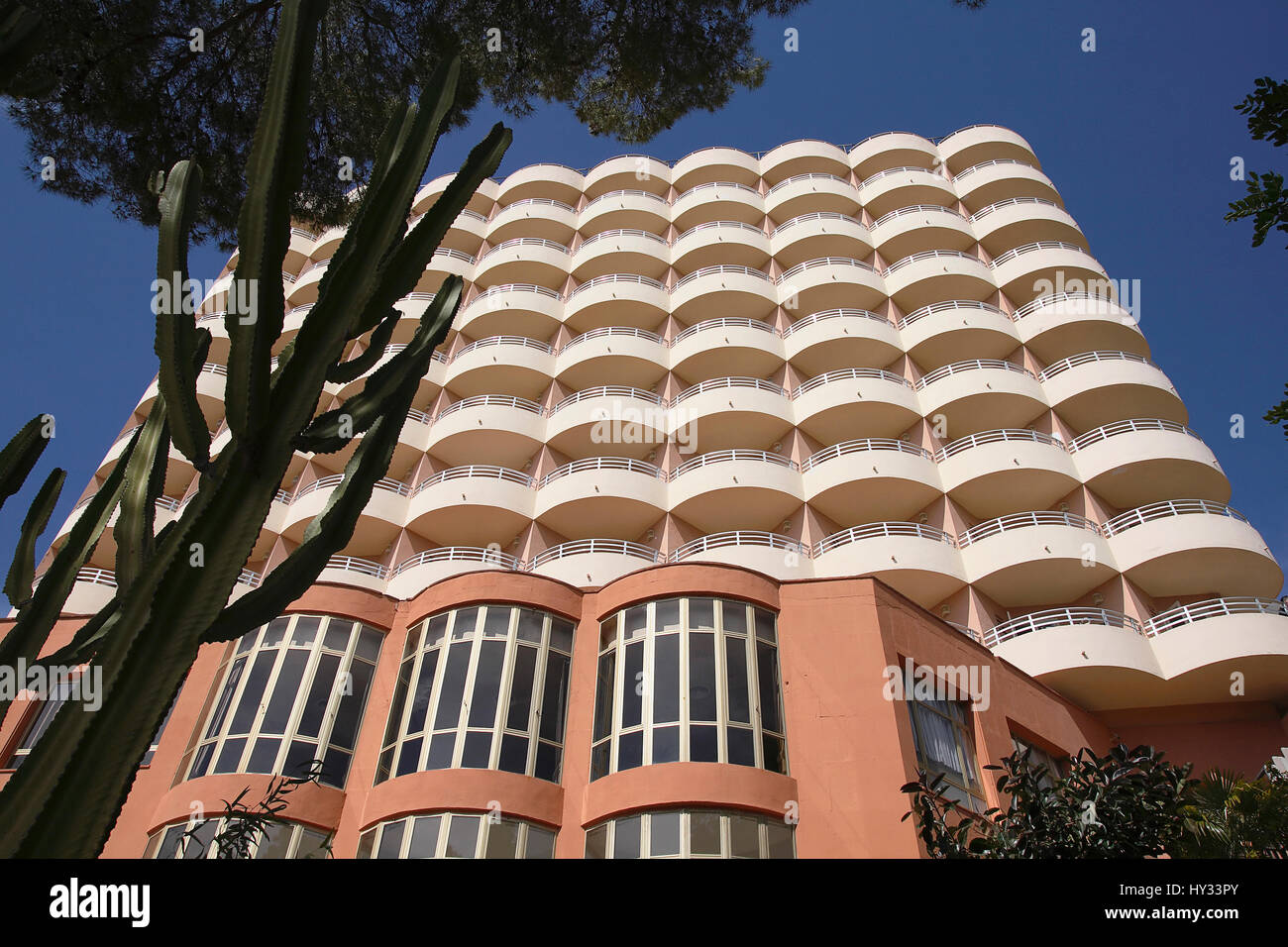 L'Espagne, Îles Baléares, Majorque, la baie de Palma, Cala Major, le Blue Bay Hotel L'architecture d'après-guerre. Banque D'Images
