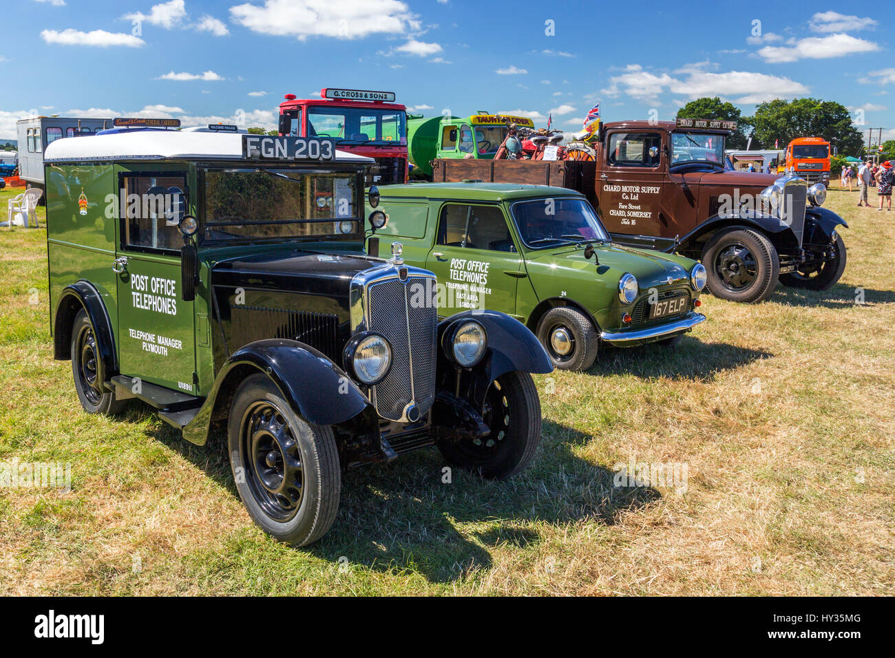 Deux GPO Téléphone camionnettes et autres véhicules vintage historique restauré au 2016 Norton Fitzwarren & vapeur véhicule Vintage Rally, Somerset Banque D'Images