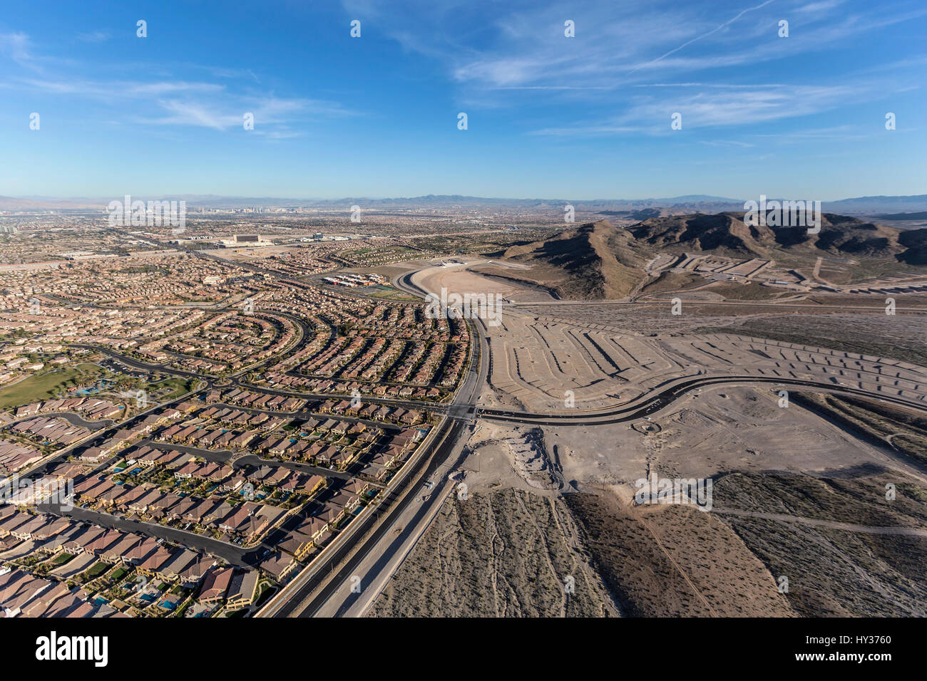 Vue aérienne de la pointe ouest de Summerlin près de Red Rock National Conservation Area à Las Vegas, Nevada. Banque D'Images