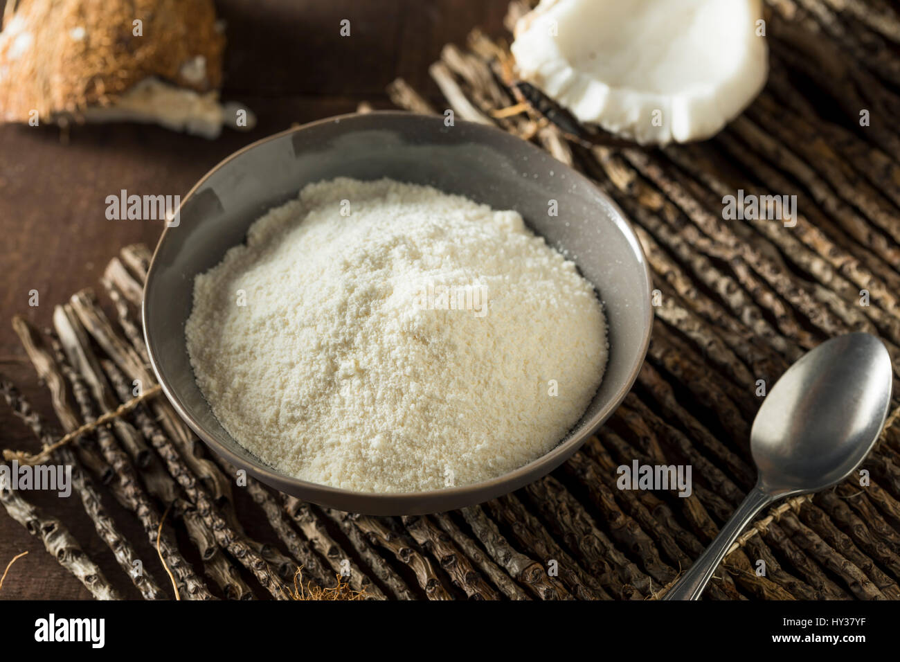 Matière sèche organique pour la cuisson de la farine de coco blanc Banque D'Images