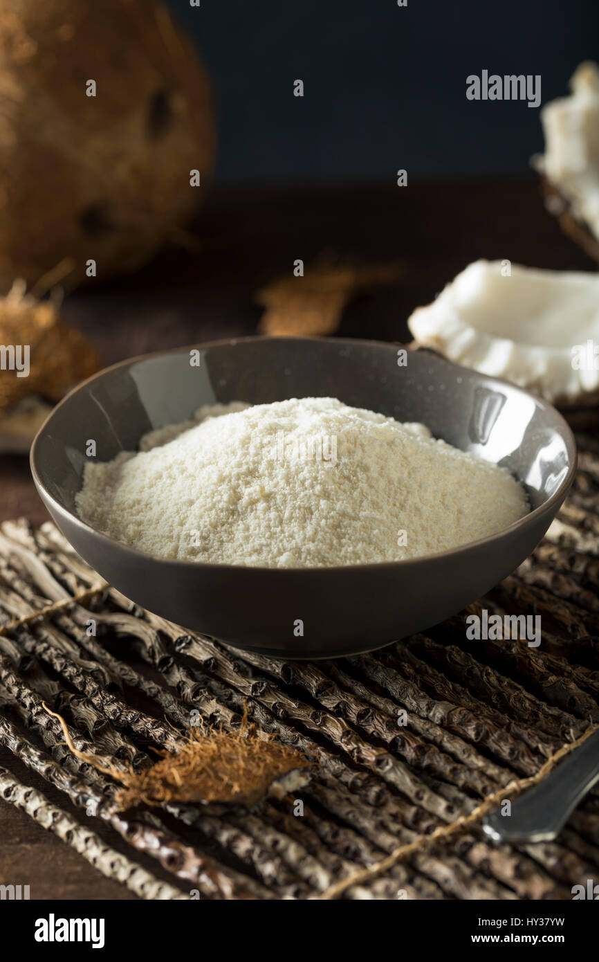 Matière sèche organique pour la cuisson de la farine de coco blanc Banque D'Images