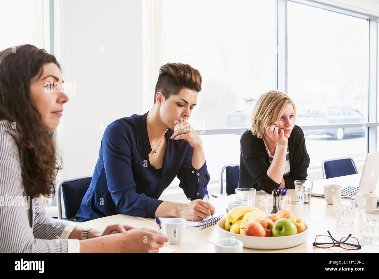 En Suède, les femmes se concentrer sur la discussion Banque D'Images