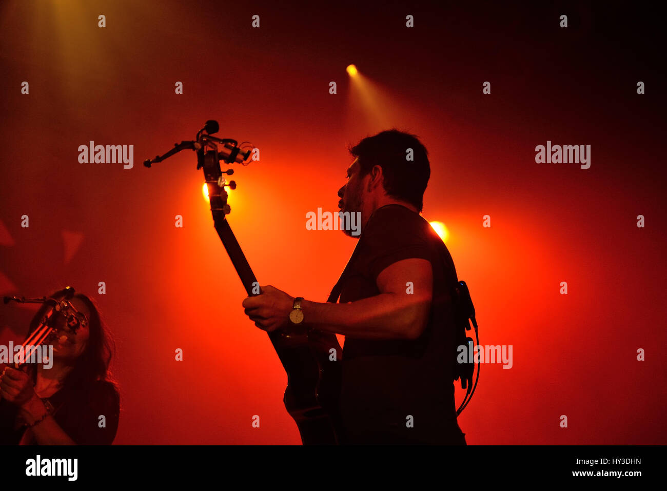 Barcelone - 21 avr : Rodrigo y Gabriela (bande du Mexique) en concert au stade Razzmatazz le 21 avril 2016 à Barcelone, Espagne. Banque D'Images