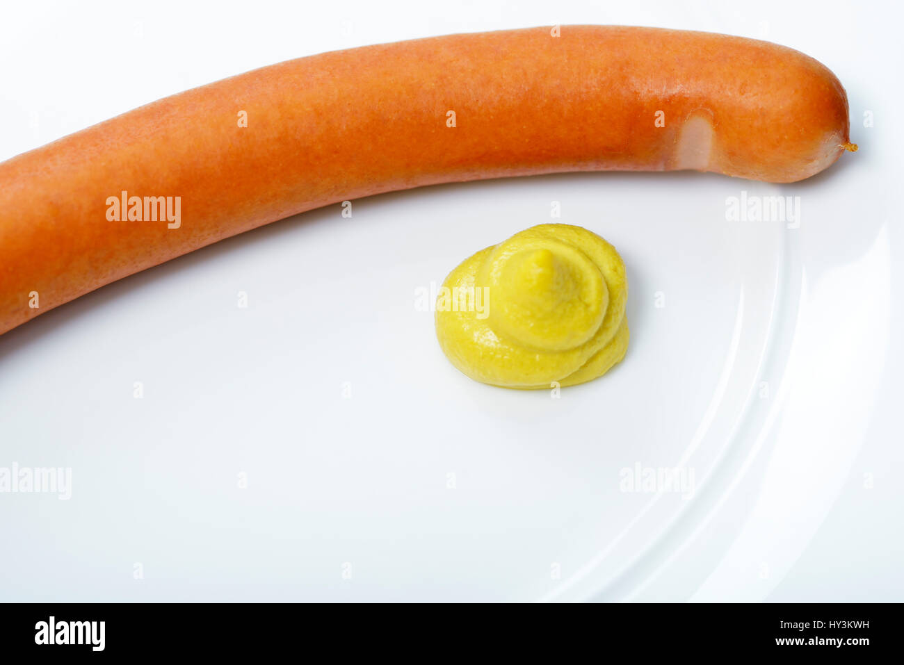 Saucisses viennoises et moutarde, Wiener Würstchen und Senf Banque D'Images