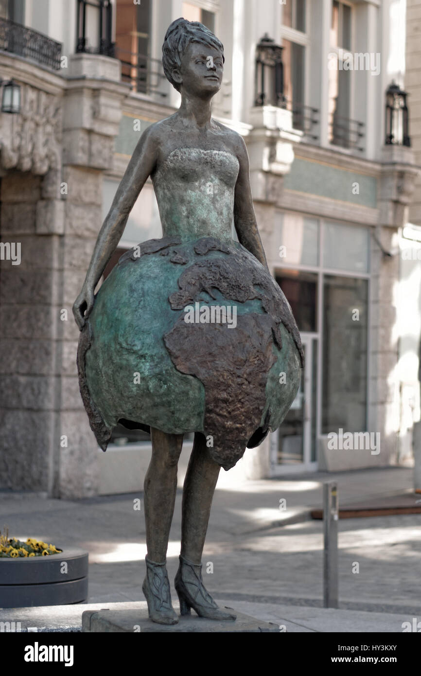 Kryształowa Planeta (Crystal Planet), la sculpture. Statuette 'Prix International Jean Rey'. Auteur de la sculpture : Ewa Rossano. Wroclaw, Pologne. Banque D'Images