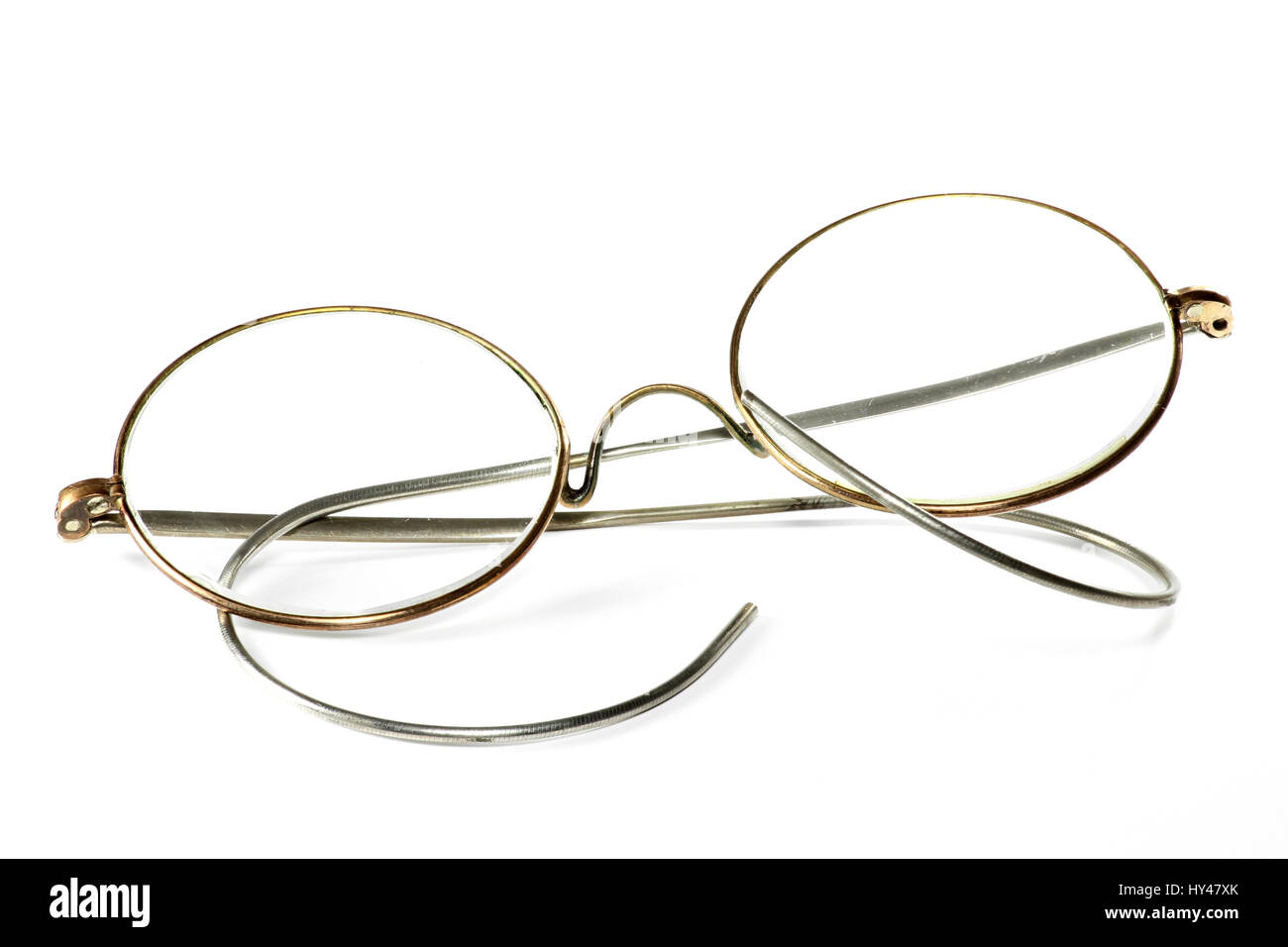 Verres anciens isolé sur fond blanc Banque D'Images