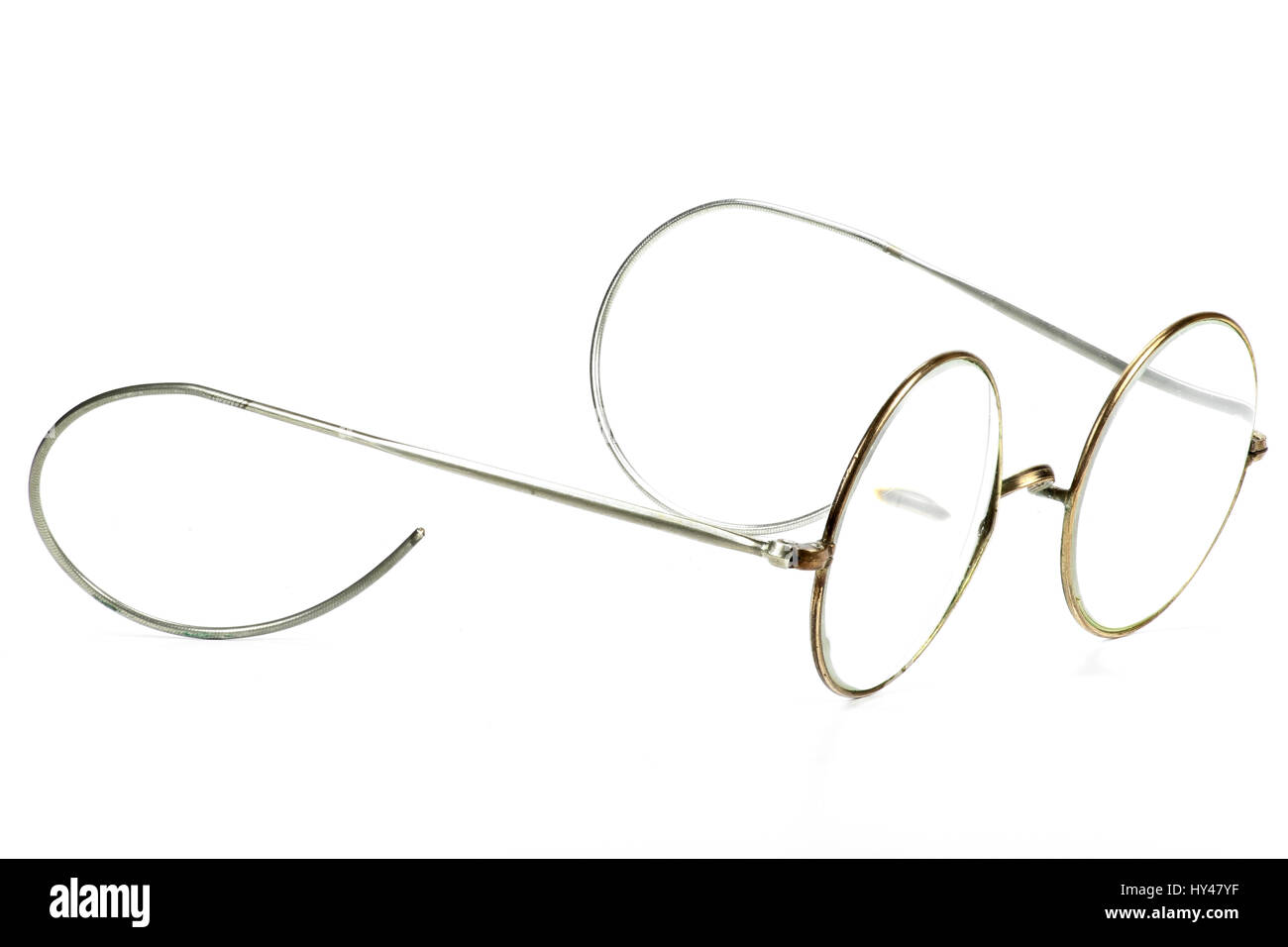 Verres anciens isolé sur fond blanc Banque D'Images