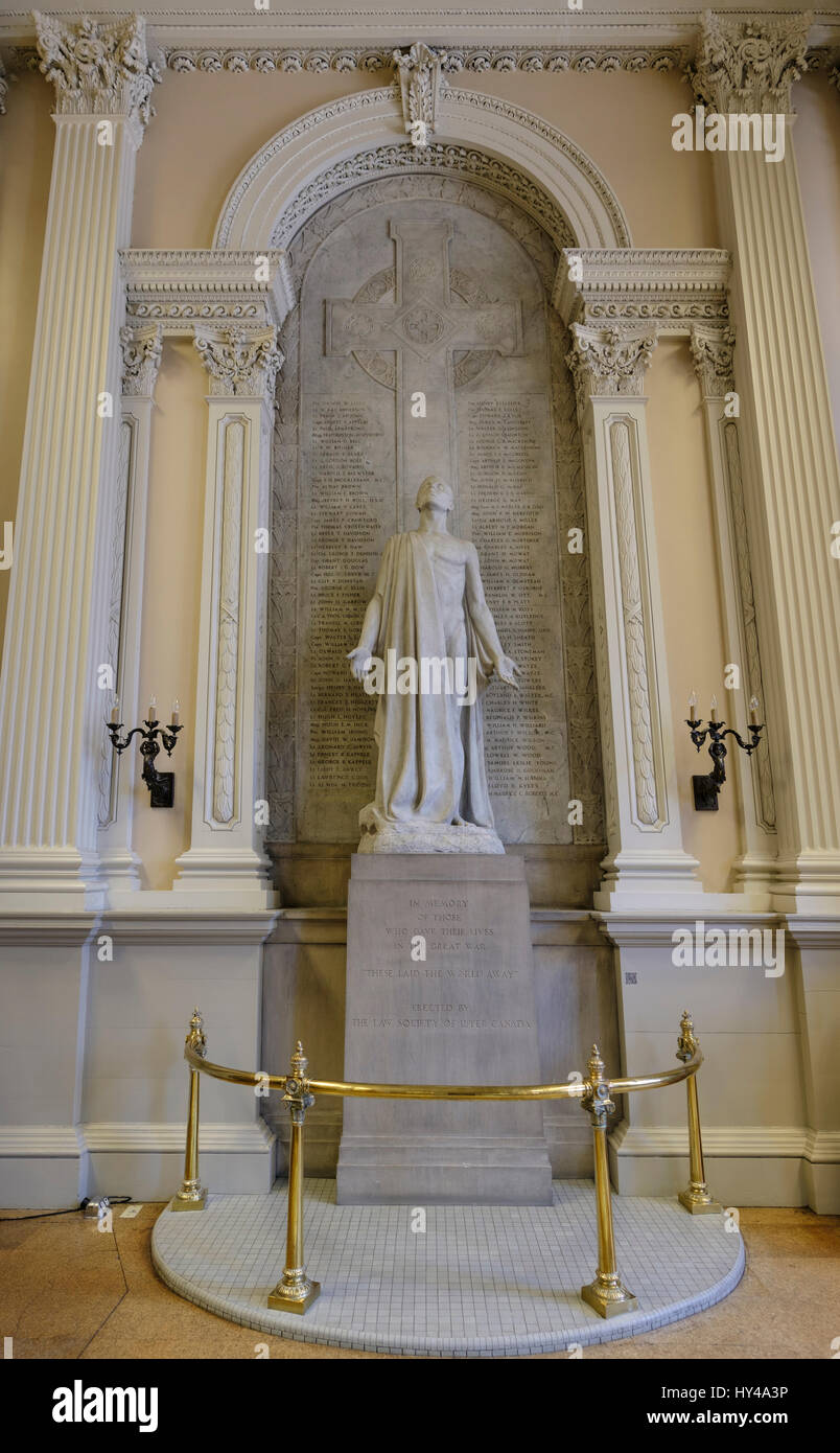 Osgoode Hall, la Première Guerre mondiale, Memorial statue en marbre de Carrare par Frances Loring à l'intérieur de la Grande Bibliothèque d'Osgoode Hall, Toronto, Ontario, Canada. Banque D'Images