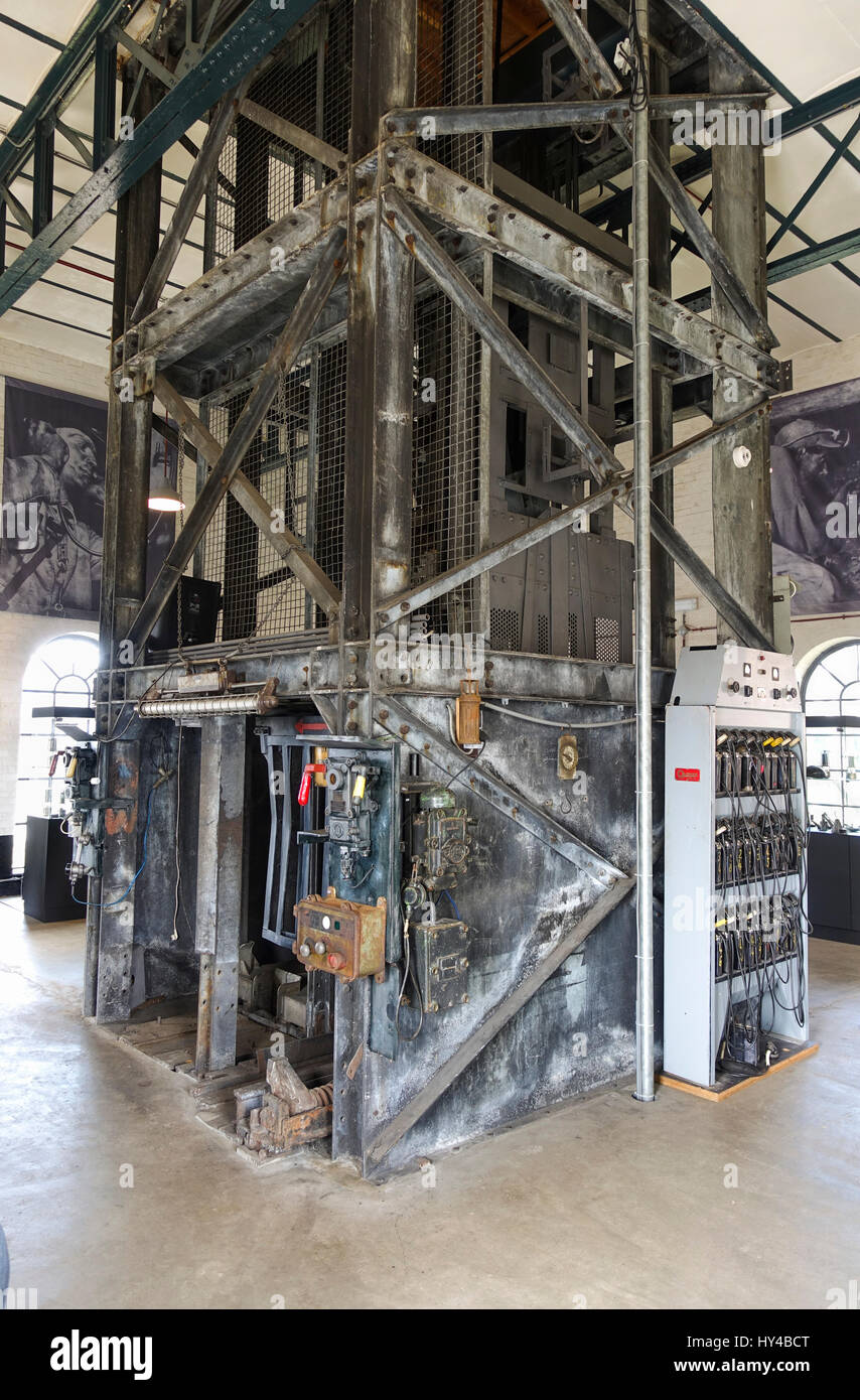 Fosse et ascenseur, mineurs, ascenseur, musée de la mine de charbon de  l'arbre, sonnette, Oranje Nassau, Heerlen, Limbourg, Pays-Bas Photo Stock -  Alamy