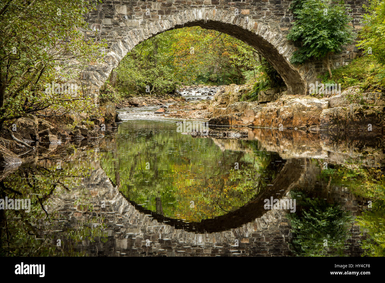 Reflet de la 18e siècle pont dundonnell Banque D'Images