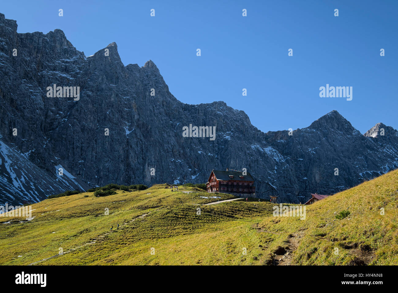 Autriche, Tyrol, Karwendel, FalkenhÃ¼tte (chalet de montagne), l'automne, les montagnes Banque D'Images