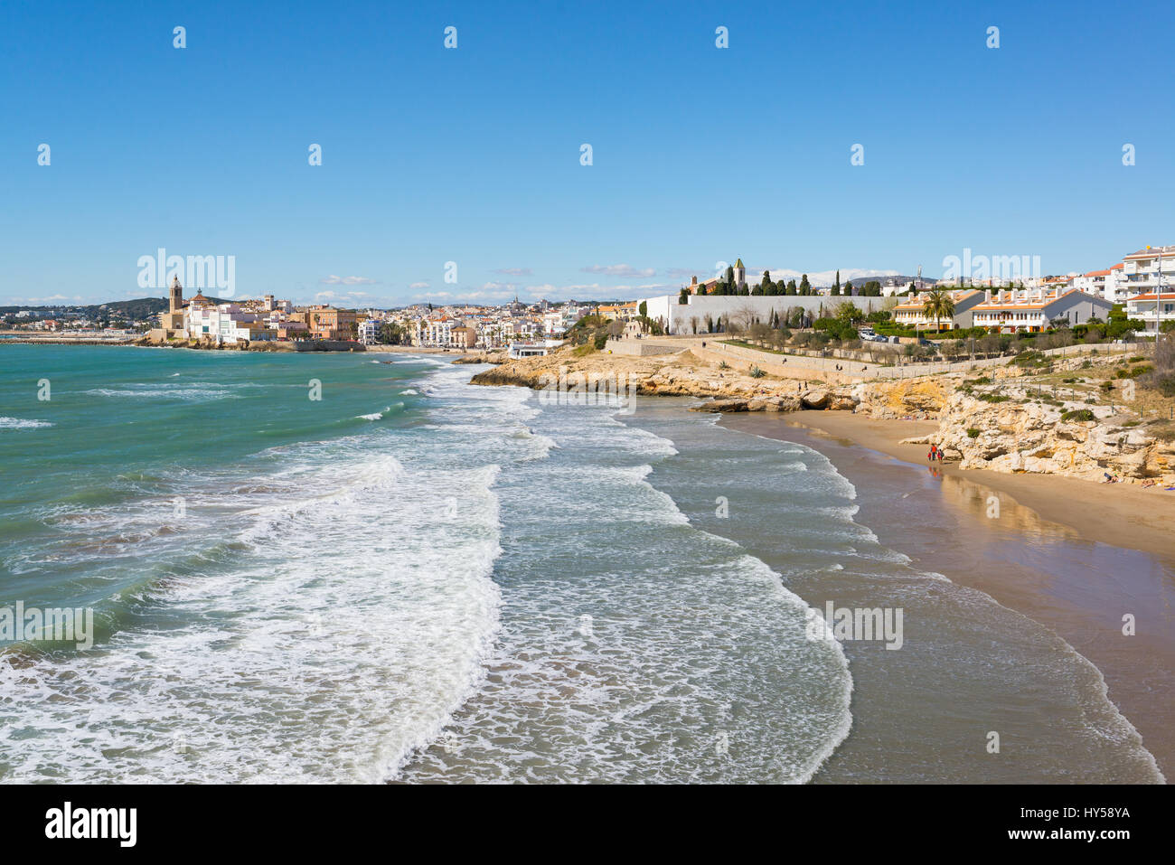 La belle ville de Sitges, Espagne dans une journée de printemps ensoleillée Banque D'Images